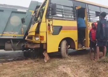 କଲେଜ ବସ୍ କୁ ଧକ୍କା ଦେଲା ହାଇୱା, ୫ ଛାତ୍ରଛାତ୍ରୀ ଆହତ