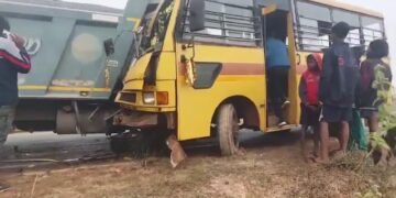 କଲେଜ ବସ୍ କୁ ଧକ୍କା ଦେଲା ହାଇୱା, ୫ ଛାତ୍ରଛାତ୍ରୀ ଆହତ