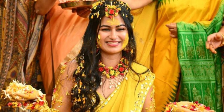 ସାଂସଦ ଅପରାଜିତା ଷଡଙ୍ଗୀଙ୍କ ଝିଅ ବାହାଘର ଆଜି, କିଏ ସେହି ବର, କଣ କରନ୍ତି ତାଙ୍କ ଜ୍ବାଇଁ?