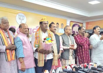 ତାଳଚେରରେ ବିଜେପିର ଅପରେସନ ଲୋଟସ; ପଦ୍ମ ଧରିଲେ ପୌରାଧ୍ୟକ୍ଷ ଓ ୧୩ କାଉନସିଲର