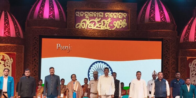 ରାଜସୁନାଖଳା ମହୋତ୍ସବ “କାଉଁରୀ–୨୦୨୫”ର ପଞ୍ଚମ ଦିନ ଉଦଯାପନୀ ସନ୍ଧ୍ୟାର ଉଜ୍ଜ୍ୱଳ ଆୟୋଜନ, “ଅତିଥି ଭବ୍ୟତା ଓ ସାଂସ୍କୃତିକ ରବାବ — କାଉଁରୀ ମହୋତ୍ସବ ପଞ୍ଚମ ଦିନର ବିଶେଷ ଆକର୍ଷଣ”