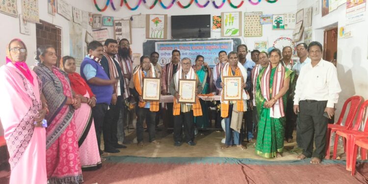 ପଢ଼ି ଗଢ଼ିଥିବା ଗୁରୁମାନଙ୍କୁ ସଲାମ: ନରସିଂହପୁର କ୍ଲଷ୍ଟରରେ ଭାବଗମ୍ଭୀର ବିଦାୟ ସମାରୋହ, ଚକ୍ଷୁରେ ଲୁହ, ହୃଦୟରେ ଗର୍ବ: ଚାରି ଶିକ୍ଷକଙ୍କୁ ଅବସର ଓ ବିଦାୟ ସମ୍ବର୍ଦ୍ଧନା