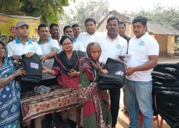 ଧରିତ୍ରୀ ମାତା ପାଇଁ ‘ରବିବାର’ କାର୍ଯ୍ୟକ୍ରମ : ବୃକ୍ଷରୋପଣ, ପରିବେଶ ସଚେତନତା ସହ ଅସହାୟଙ୍କୁ ଶୀତବସ୍ତ୍ର ବଣ୍ଟନ