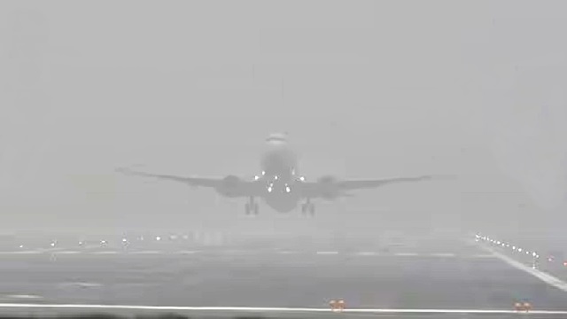 ଦିଲ୍ଲୀରେ ଘନ କୁହୁଡ଼ିର ପ୍ରଭାବ: ୧୦୦ ବିମାନ ଉଡ଼ାଣ ବାତିଲ, ମେସିଙ୍କ ଦିଲ୍ଲୀ ପହଞ୍ଚିବାରେ ବିଳମ୍ବ