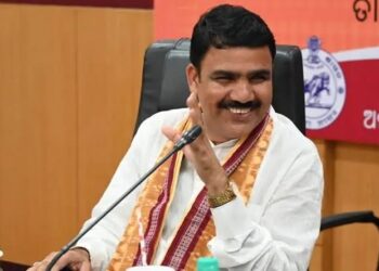 ଆନ୍ଦୋଳନକାରୀ ଶିକ୍ଷକଙ୍କୁ ଗଣଶିକ୍ଷା ମନ୍ତ୍ରୀଙ୍କ କଡ଼ା ଚେତାବନୀ, ଅମାନିଆ ହେଲେ କାର୍ଯ୍ୟାନୁଷ୍ଠାନ ହେବ