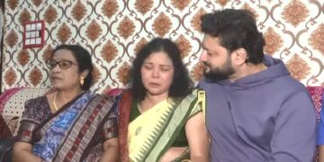 ହ୍ୟୁମାନ ସାଗରଙ୍କ ମାଆଙ୍କୁ ଭେଟିଲେ ଅନୁଭବ, କବରକୁ ଯାଇ ଦେଲେ ଶ୍ରଦ୍ଧାଞ୍ଜଳି