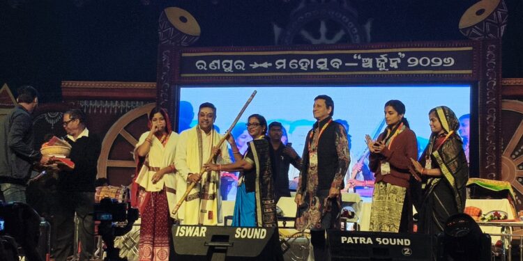 ଗଣ ଦୌଡ଼ ଓ ଶହୀଦ ଜ୍ୟୋତି ସହ ରଣପୁର ମହୋତ୍ସବର ଭବ୍ୟ ଉଦଘାଟନ, ସୁଗମ ସଙ୍ଗୀତର ଝଙ୍କାରରେ ରଣପୁର ମହୋତ୍ସବର ରାତି ରଙ୍ଗିନ