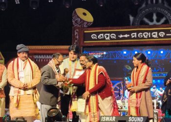 ରଣପୁର ମହୋତ୍ସବ ‘ଅର୍ଜୁନ–୨୦୨୬’ ଉଦଯାପିତ, ସଂସ୍କୃତି, ସଙ୍ଗୀତ ଓ ହାସ୍ୟରେ ମନୋରଞ୍ଜିତ ହେଲେ ହଜାର ହଜାର ଦର୍ଶକରଣପୁର ମହୋତ୍ସବ ‘ଅର୍ଜୁନ–୨୦୨୬’ ଉଦଯାପିତ, ଦୀପ୍ତିରେଖାଙ୍କ ଗୀତରେ ଝୁମିଲା ମହୋତ୍ସବ ମଞ୍ଚ