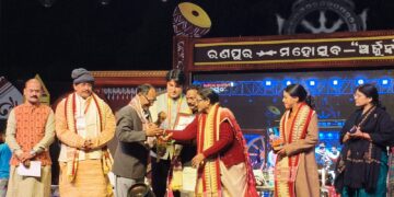 ରଣପୁର ମହୋତ୍ସବ ‘ଅର୍ଜୁନ–୨୦୨୬’ ଉଦଯାପିତ, ସଂସ୍କୃତି, ସଙ୍ଗୀତ ଓ ହାସ୍ୟରେ ମନୋରଞ୍ଜିତ ହେଲେ ହଜାର ହଜାର ଦର୍ଶକରଣପୁର ମହୋତ୍ସବ ‘ଅର୍ଜୁନ–୨୦୨୬’ ଉଦଯାପିତ, ଦୀପ୍ତିରେଖାଙ୍କ ଗୀତରେ ଝୁମିଲା ମହୋତ୍ସବ ମଞ୍ଚ