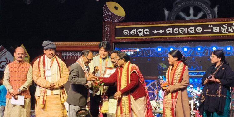 ରଣପୁର ମହୋତ୍ସବ ‘ଅର୍ଜୁନ–୨୦୨୬’ ଉଦଯାପିତ, ସଂସ୍କୃତି, ସଙ୍ଗୀତ ଓ ହାସ୍ୟରେ ମନୋରଞ୍ଜିତ ହେଲେ ହଜାର ହଜାର ଦର୍ଶକରଣପୁର ମହୋତ୍ସବ ‘ଅର୍ଜୁନ–୨୦୨୬’ ଉଦଯାପିତ, ଦୀପ୍ତିରେଖାଙ୍କ ଗୀତରେ ଝୁମିଲା ମହୋତ୍ସବ ମଞ୍ଚ