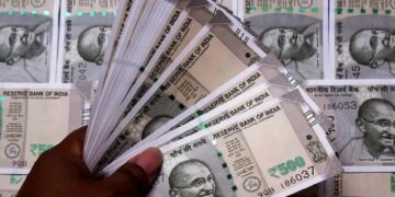 ସ୍ତ୍ରୀକୁ ନିଜ ଦରମା ଲୁଚାଇପାରିବେନି ସ୍ବାମୀ, ଭରଣପୋଷଣ ମାମଲାରେ ସ୍ବାମୀଙ୍କ ଆୟକର ମାଗିପାରିବେ ସ୍ତ୍ରୀ