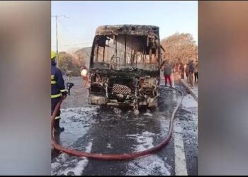 ମଝି ରାସ୍ତାରେ ଜଳିଗଲା ଆମ ବସ୍, ସର୍ଟିସର୍କିଟରୁ ଅଗ୍ନିକାଣ୍ଡ ଘଟିଥିବା ସୂଚନା