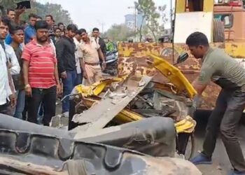 ରୁପାଲି ଛକରେ ଅଟୋକୁ ଧକ୍କା ଦେଲା ଆମ ବସ୍ , ଚାଳକଙ୍କ ମୃତ୍ୟୁ