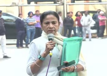 ଚଢଉ ବେଳେ ଫାଇଲ ଉଠାଇନେଇଗଲେ ମମତା ବାନାର୍ଜୀ, ଜବରଦସ୍ତ ଫାଇଲ ଛଡାଇନେଇଥିବା ଅଭିଯୋଗ କଲା ଇଡି