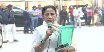 ଚଢଉ ବେଳେ ଫାଇଲ ଉଠାଇନେଇଗଲେ ମମତା ବାନାର୍ଜୀ, ଜବରଦସ୍ତ ଫାଇଲ ଛଡାଇନେଇଥିବା ଅଭିଯୋଗ କଲା ଇଡି