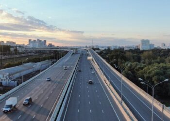 ଏକ୍ସପ୍ରେସୱେରେ ଭୟଙ୍କର ଦୁର୍ଘଟଣା, ୩ ମୃତ ଓ ୭ ଆହତ