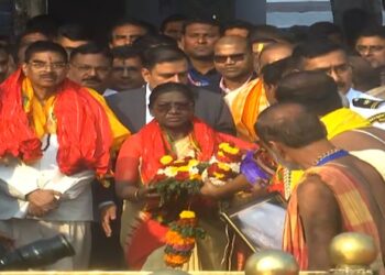 ପୁରୀରେ ରାଷ୍ଟ୍ରପତି, ଶ୍ବେତଗଙ୍ଗାରେ ପିଣ୍ଡଦାନ ପରେ ଚତୁର୍ଦ୍ଧା ମୂର୍ତ୍ତିଙ୍କୁ ଦର୍ଶନ କଲେ ଦ୍ରୌପଦୀ ମୁର୍ମୁ
