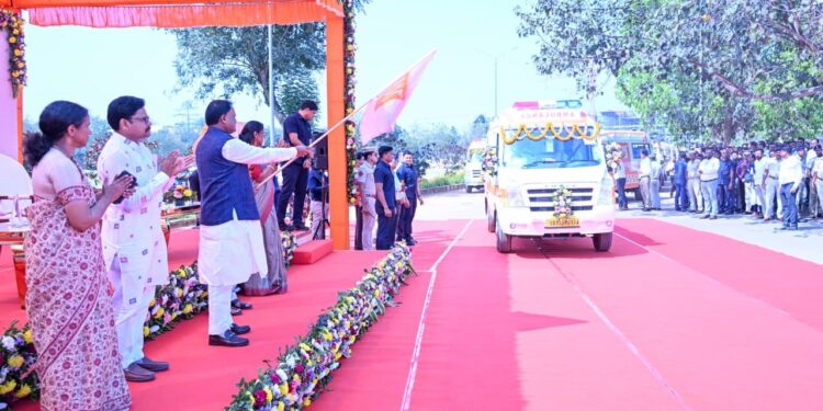 ରାଜ୍ୟରେ ନୂଆ ୨୫୦ ଆମ୍ବୁଲାନ୍ସର ଲୋକାର୍ପଣ କଲେ ମୁଖ୍ୟମନ୍ତ୍ରୀ, ଜରୁରୀକାଳୀନ ଚିକିତ୍ସା ସେବାକୁ କରିବ ଅଧିକ ସୁଦୃଢ଼