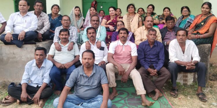 ୩୪ ବର୍ଷ ପରେ ପୁନଃଜୀବିତ ହେଲା ଗୁରୁ–ଶିଷ୍ୟ ସମ୍ପର୍କ, ସ୍ମୃତି ସାଉଁଟିଲେ ପଞ୍ଚାୟତ ଉଚ୍ଚ ବିଦ୍ୟାଳୟର ପୁରୁଣା ଗୁରୁ ଓ ଶିଷ୍ୟ