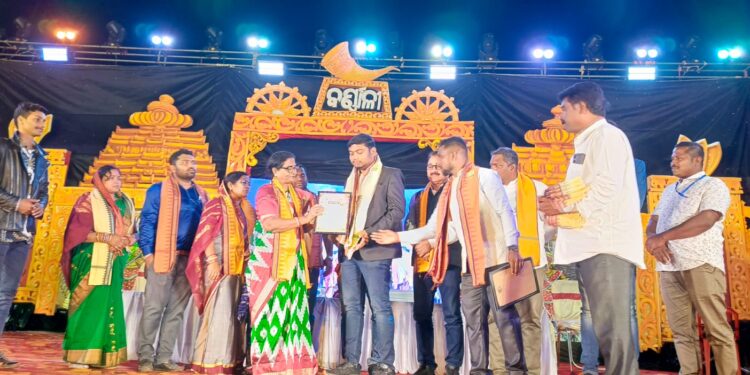 ଲୋକ ମହୋତ୍ସବ “ବର୍ଣାଳୀ” ଓ ପଲ୍ଲିଶ୍ରୀ ମେଳା ଧୁମଧାମରେ ଉଦଯାପିତ