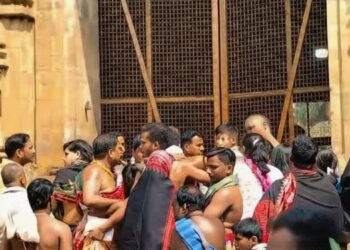 ଲିଙ୍ଗରାଜ ମନ୍ଦିର ଭିତରେ ୨ ସେବାୟତ ଗୋଷ୍ଠୀ ମୁହାଁମୁହିଁ