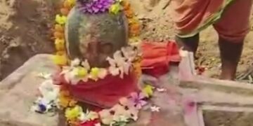 ମାଟି ଖୋଳୁ ଖୋଳୁ ବାହାରିଲେ ଶିବ ଲିଙ୍ଗ