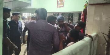 ମୋହନ-ନବୀନ ଗୀତକୁ ନେଇ ଗଣ୍ଡଗୋଳ, କଲେଜରେ ଦୁଇ ଗୋଷ୍ଠୀଙ୍କ ମଧ୍ୟରେ ମାରପିଟ୍