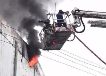 ଭୁବନେଶ୍ୱର ମାର୍କେଟ କମ୍ପ୍ଲେକ୍ସରେ ଭୟଙ୍କର ଅଗ୍ନିକାଣ୍ଡ: ପାଣି ଦ୍ଵାରା ନୁହେଁ, ଫୋମ ଦ୍ଵାରା ନିଆଁକୁ ଆୟତ କରାଯିବ