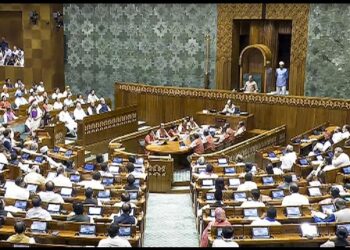 ଲୋକସଭାରେ ହଟ୍ଟଗୋଳ, ନିଲମ୍ବିତ ହେଲେ ୮ ସାଂସଦ