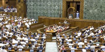 ଲୋକସଭାରେ ହଟ୍ଟଗୋଳ, ନିଲମ୍ବିତ ହେଲେ ୮ ସାଂସଦ