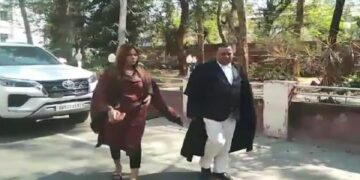 ବଲାଙ୍ଗିର SDJM କୋର୍ଟରେ ଆଇଟମ ଗାର୍ଲ ନିଶା ମହାରଣା, ଅଶ୍ଳୀଳ ନୃତ୍ୟ ମାମଲାରେ କଲେ ଆତ୍ମ ସମର୍ପଣ