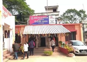 କୋର୍ଟ ଚାଲାଣ ବେଳେ କଏଦୀ ଫେରା, ମେଡିକାଲ ପାଚେରୀ ଡେଇଁ ଚମ୍ପଟ