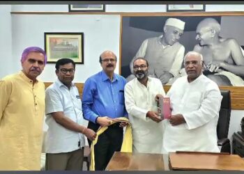 ରାଜ୍ୟସଭା ନିର୍ବାଚନ ପୂର୍ବରୁ ଦିଲ୍ଲୀରେ ଗୁରୁତ୍ୱପୂର୍ଣ୍ଣ ବୈଠକ, ମଲ୍ଲିକାର୍ଜୁନ ଖଡ଼ଗେଙ୍କୁ ଭେଟିଲେ ଡାକ୍ତର ଦତ୍ତେଶ୍ୱର ହୋତା