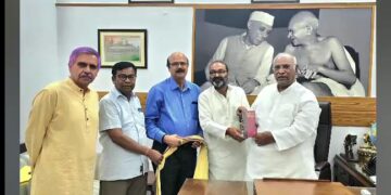 ରାଜ୍ୟସଭା ନିର୍ବାଚନ ପୂର୍ବରୁ ଦିଲ୍ଲୀରେ ଗୁରୁତ୍ୱପୂର୍ଣ୍ଣ ବୈଠକ, ମଲ୍ଲିକାର୍ଜୁନ ଖଡ଼ଗେଙ୍କୁ ଭେଟିଲେ ଡାକ୍ତର ଦତ୍ତେଶ୍ୱର ହୋତା