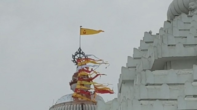 ଶ୍ରୀମନ୍ଦିର ନୀଳଚକ୍ର ଉପରେ ପୁଣି ବସିଲା ଚିଲ, ଶୁଭ କି ଅଶୁଭ ନେଇ ନାନା ଚର୍ଚ୍ଚା