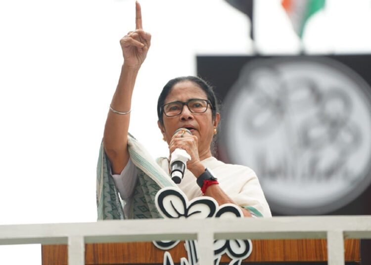 ମମତା ବାନାର୍ଜୀ ଜାରି କଲେ ଇସ୍ତାହାର: ମହିଳାମାନଙ୍କୁ ମାସିକ ୧୫୦୦, ବେକାରଙ୍କ ପାଇଁ ପକେଟ ଖର୍ଚ୍ଚ