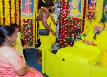 ପ୍ରେମାନନ୍ଦ ମହାରାଜ ଜୀଙ୍କୁ ଭେଟିଲେ ଦ୍ରୌପଦୀ ମୁର୍ମୁ, ଆଧ୍ୟାତ୍ମକ ଆଲୋଚନା ସହ ଜଣାଇଲେ ଜନ୍ମଦିନର ଶୁଭେଚ୍ଛା