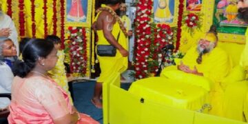 ପ୍ରେମାନନ୍ଦ ମହାରାଜ ଜୀଙ୍କୁ ଭେଟିଲେ ଦ୍ରୌପଦୀ ମୁର୍ମୁ, ଆଧ୍ୟାତ୍ମକ ଆଲୋଚନା ସହ ଜଣାଇଲେ ଜନ୍ମଦିନର ଶୁଭେଚ୍ଛା