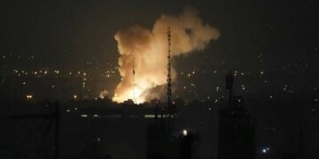 ଇରାନ ରାଜଧାନୀ ଉପରେ ଆମେରିକାର ଭୟଙ୍କର ବୋମା ! ବିଦ୍ୟୁତ ସେବା ଠପ୍, ଅନ୍ଧାରରେ ବୁଡ଼ିଲା ସାରା ସହର