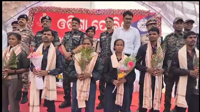 ଆତ୍ମସମର୍ପଣ କଲେ ୧୧ ମାଓବାଦୀ, ମାଓମୁକ୍ତ ହେଲା କଳାହାଣ୍ଡି ଜିଲ୍ଲା