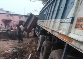 ବାଟବଣା କଲା ଅନଲାଇନ ମ୍ୟାପ: ପଶିଗଲା ଟ୍ରଲର, ଚୁରମାର ହୋଇଗଲା ଘର