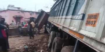 ବାଟବଣା କଲା ଅନଲାଇନ ମ୍ୟାପ: ପଶିଗଲା ଟ୍ରଲର, ଚୁରମାର ହୋଇଗଲା ଘର