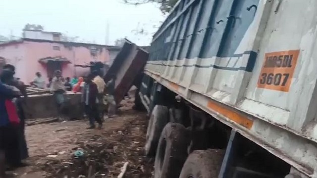 ବାଟବଣା କଲା ଅନଲାଇନ ମ୍ୟାପ: ପଶିଗଲା ଟ୍ରଲର, ଚୁରମାର ହୋଇଗଲା ଘର