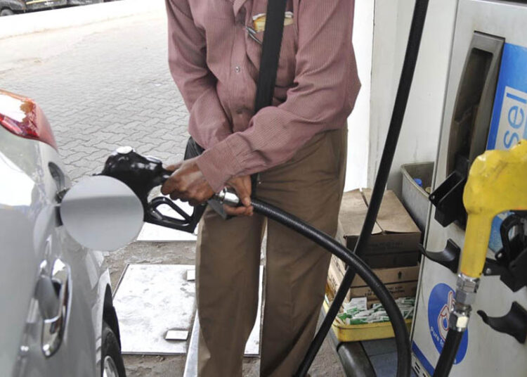 କେନ୍ଦ୍ର ସରକାରଙ୍କ ବଡ଼ ନିଷ୍ପତ୍ତି, ପେଟ୍ରୋଲ୍‌ ଡିଜେଲ୍‌ ଉପରୁ କମିଲା ଏକ୍ସସାଇଜ୍‌ ଡ୍ୟୁଟି