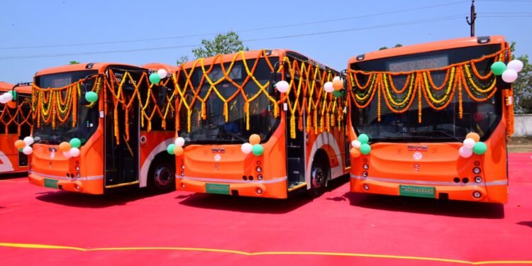 କେନ୍ଦୁଝରରେ ଇ-ବସ ସେବାର ଶୁଭାରମ୍ଭ କଲେ ମୁଖ୍ୟମନ୍ତ୍ରୀ ମୋହନ ମାଝୀ