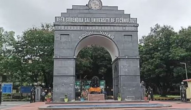 ଜୋତା-ସାର୍ଟକୁ ନେଇ ଭିସୁଟ ପ୍ରଥମ ବର୍ଷର ଦୁଇ ଛାତ୍ରଙ୍କୁ ରାଗିଂ, ଆର୍ଥିକ ଦଣ୍ଡ ଦେବାକୁ ନିଷ୍ପତ୍ତି