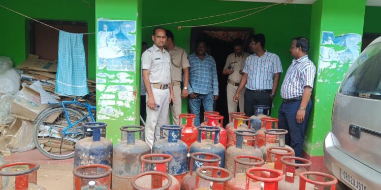ରଣପୁରର ବିଭିନ୍ନ ସ୍ଥାନରେ ଗ୍ୟାସ କଳାବଜାରୀ ଉପରେ ଚଢ଼ାଉ