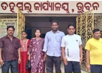 ଅଗ୍ନିକାଣ୍ଡରେ ସର୍ବସ୍ବାନ୍ତ ଦିବ୍ୟାଙ୍ଗ। ତହସିଲଦାରଙ୍କ ଦ୍ବାରସ୍ଥ । ୧୮ଦିନପରେ ବି ସହାୟତା ଶୂନ!