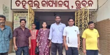 ଅଗ୍ନିକାଣ୍ଡରେ ସର୍ବସ୍ବାନ୍ତ ଦିବ୍ୟାଙ୍ଗ। ତହସିଲଦାରଙ୍କ ଦ୍ବାରସ୍ଥ । ୧୮ଦିନପରେ ବି ସହାୟତା ଶୂନ!