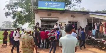 ଶୁଣିଲାନି ବ୍ୟାଙ୍କ, ଭଉଣୀର କଙ୍କାଳ ଧରି ବ୍ୟାଙ୍କରେ ପହଁଚିଲେ ଭାଇ